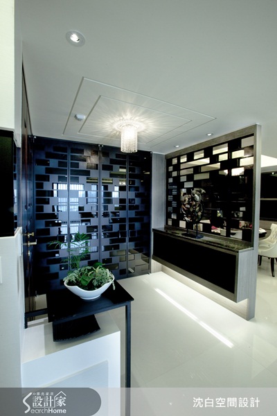 規劃大宅，除了在配色上、機能、線條上力求完美，不但