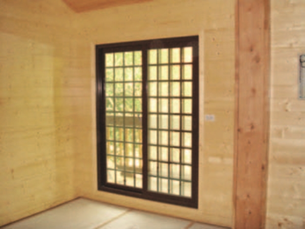 在兼顧居家美感與安全雙重考量之下，防盜格子窗型式簡