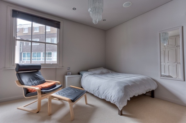 英式排屋多屬於狹長型空間，如何讓有限的面寬距離在視