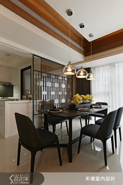 60坪的實品屋，加入穿透性隔牆，創造出寬闊受感之餘，