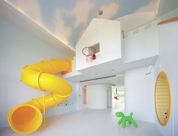 房間採用活動式家具，讓空間可以隨著小朋友的成長而方