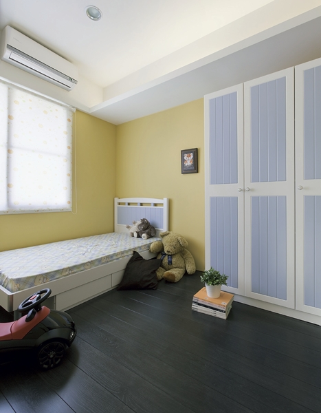 房間採用活動式家具，讓空間可以隨著小朋友的成長而方