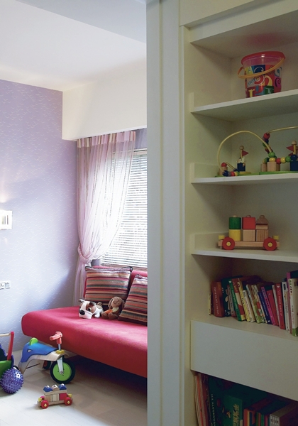 房間採用活動式家具，讓空間可以隨著小朋友的成長而方