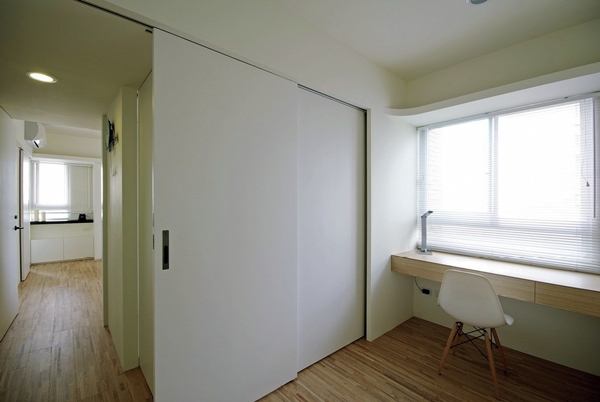 房間採用活動式家具，讓空間可以隨著小朋友的成長而方