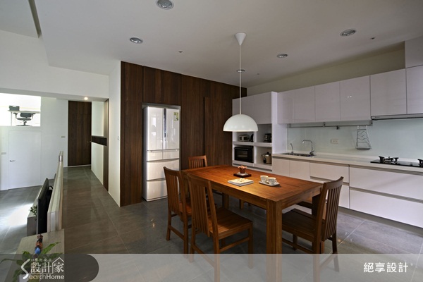 小編帶你看好宅
挑高空間的設計總是能讓人對於「家」