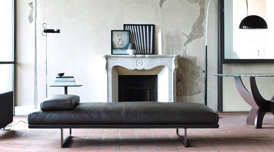 小編特別喜歡寬面又具有深度的舒適沙發,讓人感到慵懶