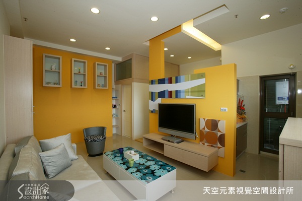 空間永遠不嫌大，就像女人的衣服永遠不嫌多一般，寬闊