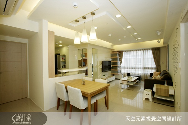 空間永遠不嫌大，就像女人的衣服永遠不嫌多一般，寬闊