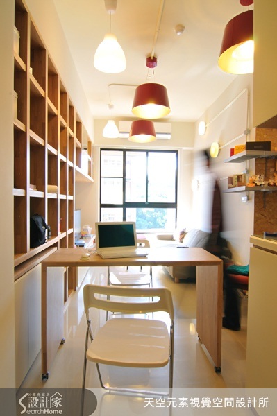 空間永遠不嫌大，就像女人的衣服永遠不嫌多一般，寬闊