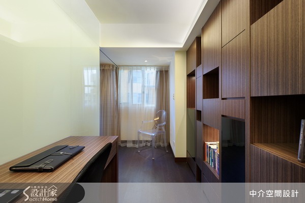 本案為30年以上舊公寓,中介空間設計師將原其中一房隔