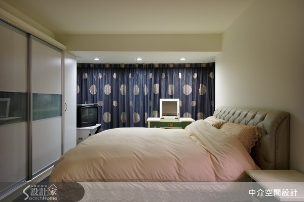 本案為30年以上舊公寓,中介空間設計師將原其中一房隔