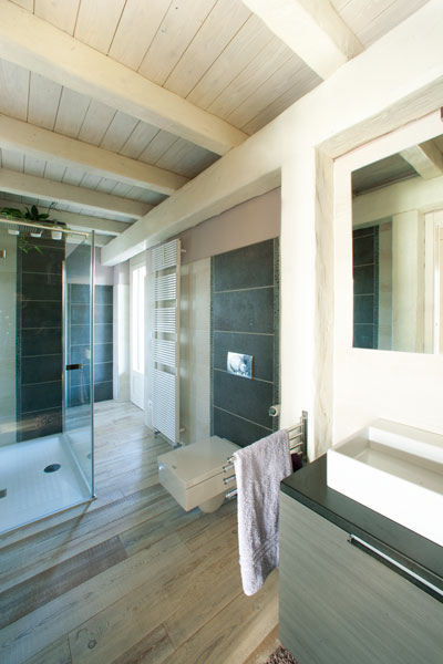 你想得到嗎？ 眼前的這座住宅，是從車庫改造來的，空