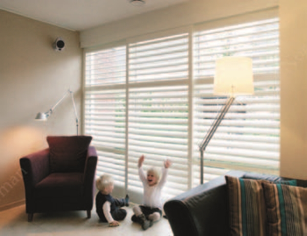 若隱若現的浪漫百葉窗有不同的開法，這絕對和自家的裝