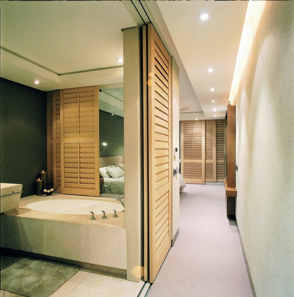 若隱若現的浪漫百葉窗有不同的開法，這絕對和自家的裝