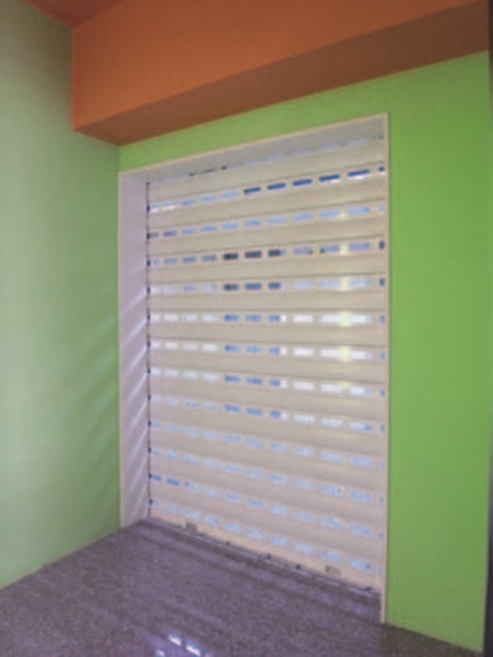 捲門窗常用於建築物窗戶、落地門,以及陽台、車庫等空