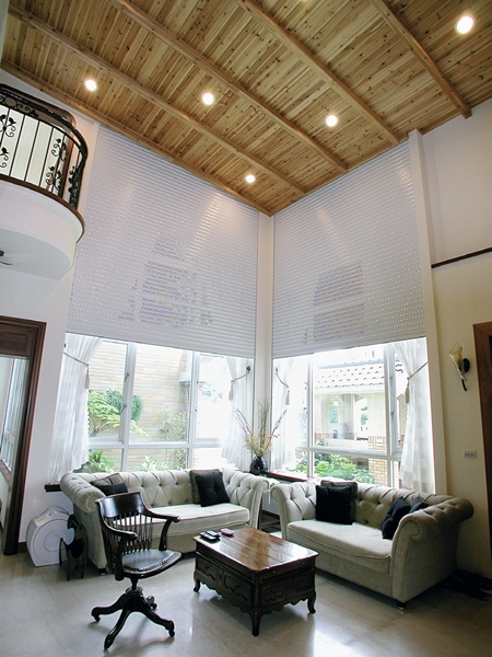 捲門窗常用於建築物窗戶、落地門,以及陽台、車庫等空