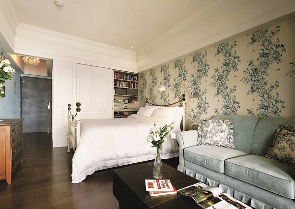 屋主為30歲左右女性，第一次可以自己決定家的樣貌和擺