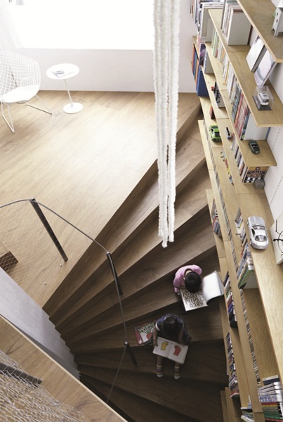 本案位於日本東京，由於環境狹小，負責設計規劃的平田