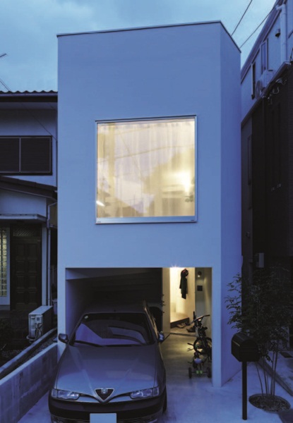 本案位於日本東京，由於環境狹小，負責設計規劃的平田