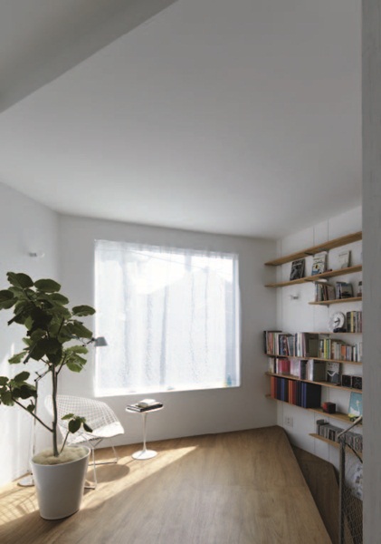 本案位於日本東京，由於環境狹小，負責設計規劃的平田