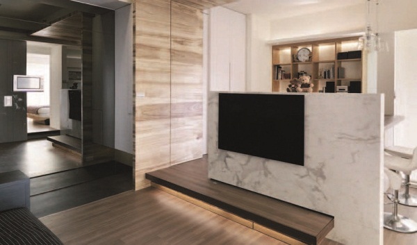 原格局有三大缺失;一是次臥鄰近玄關,但實牆高聳讓客