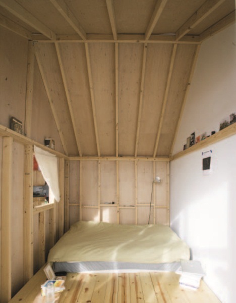 這棟位於紐約的房子，原本是紡織工廠的公寓住宅，是設