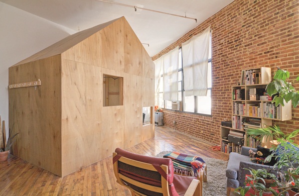 這棟位於紐約的房子，原本是紡織工廠的公寓住宅，是設