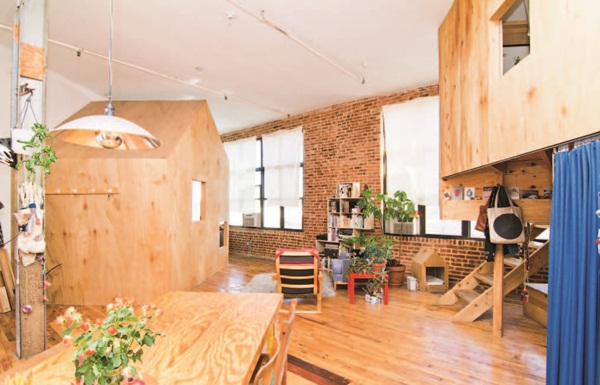 這棟位於紐約的房子，原本是紡織工廠的公寓住宅，是設