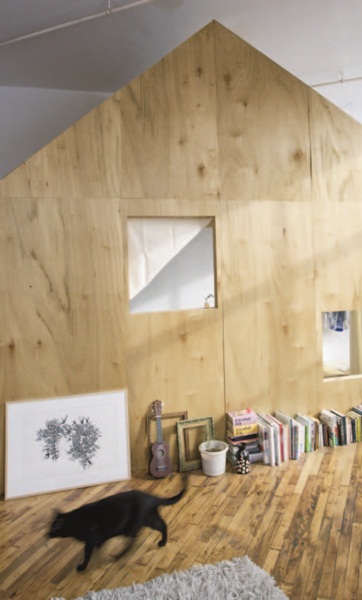 這棟位於紐約的房子，原本是紡織工廠的公寓住宅，是設