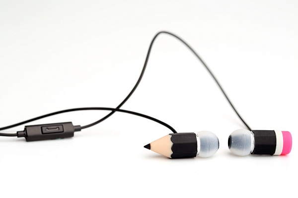 你沒看錯！鉛筆真的不是拿來寫字，而是拿來聽音樂的！