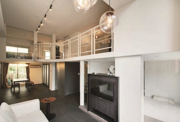 這間山區位於的舊屋，擁有很棒的綠意視野，卻受原屋況