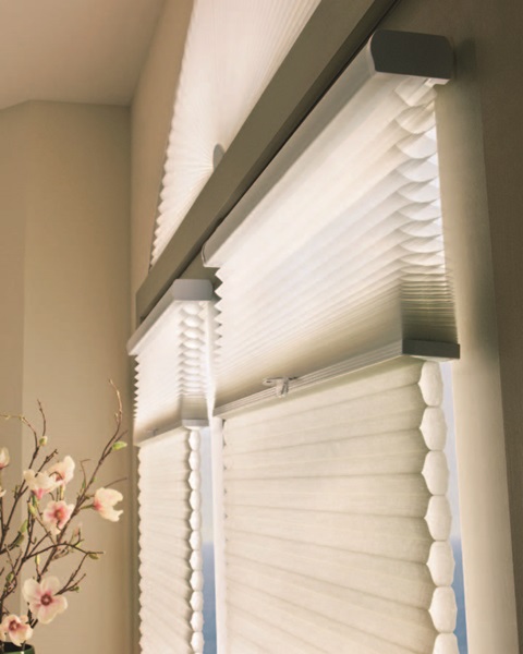 窗簾種類繁多，依照使用方式可大致區分成「上下開」與