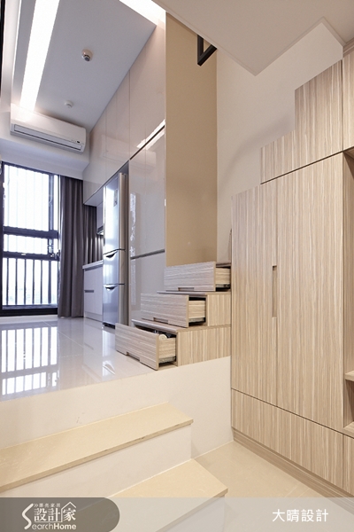 實際坪數只有 5 坪多的夾層屋，包含夾層的使用空間不