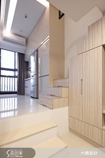 實際坪數只有 5 坪多的夾層屋，包含夾層的使用空間不