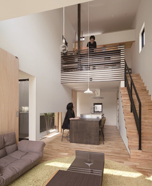 本案位處於日本奈良,一個在 70 年代開發的社區中,四