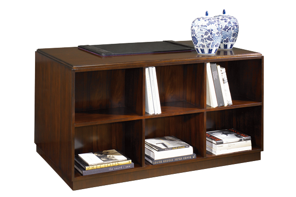 有些櫃子是唯美型的，外觀看起來無比浪漫，底子裡也老