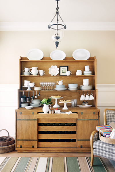 有些櫃子是唯美型的，外觀看起來無比浪漫，底子裡也老