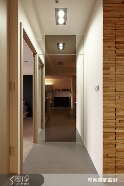 過去屋主的家是以現代風格作為設計主軸，但這次，他們