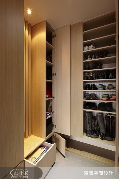 過去屋主的家是以現代風格作為設計主軸,但這次,他們