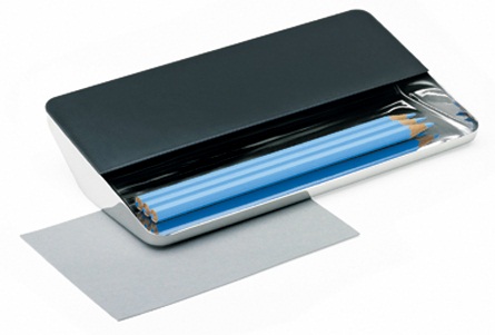 記得之前有佐藤可士和出了一本《超整理術》,看得小編