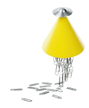 記得之前有佐藤可士和出了一本《超整理術》,看得小編