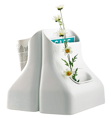 記得之前有佐藤可士和出了一本《超整理術》,看得小編