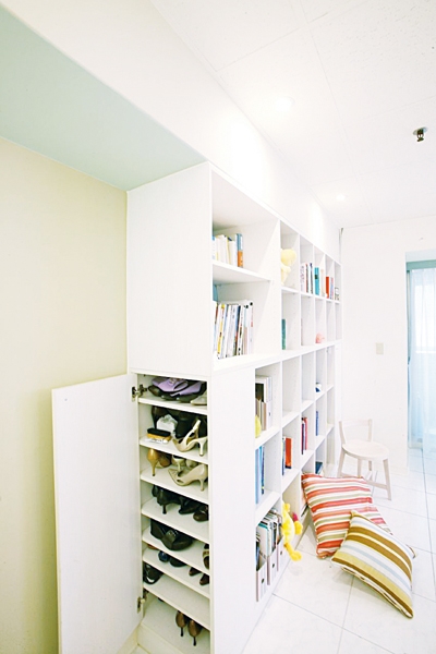 系統家具的優點是：價格低、施工期短、收納整理配件多