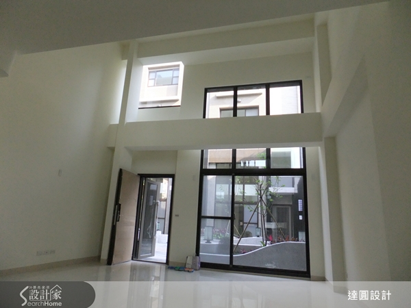 這間地下一樓,地上四樓的透天住宅,是三代同堂,一家