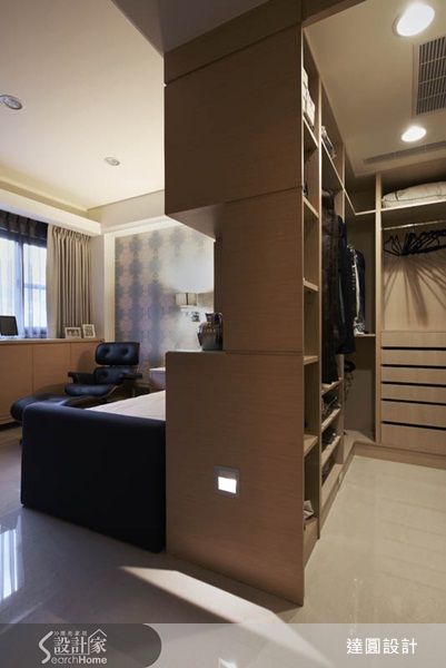 這間地下一樓,地上四樓的透天住宅,是三代同堂,一家