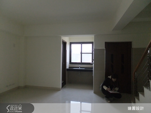 這間地下一樓,地上四樓的透天住宅,是三代同堂,一家