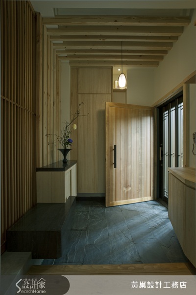 新購入的房子不但高齡15歲，有著壁癌和漏水種種老屋問