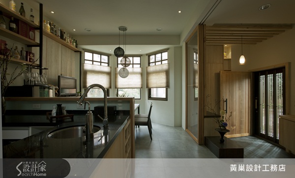 新購入的房子不但高齡15歲，有著壁癌和漏水種種老屋問