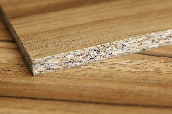 一般系統工班施作成本包含：料、工、管銷與利潤，大部