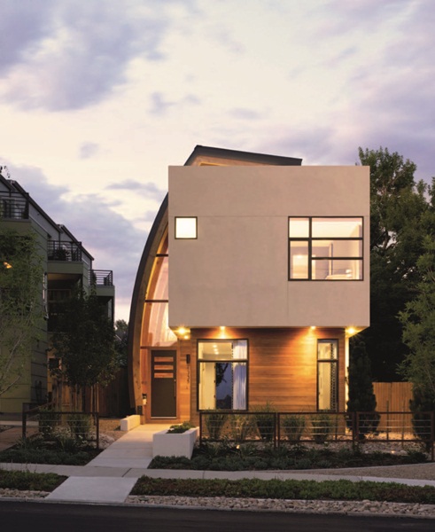 杜拜最有名的莫過於當地的帆船飯店，除了座落於海上之